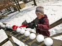 Снежная машина – инструмент для изготовления снежков.