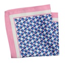 Розовый и синий нагрудный платок с геометрическим узором