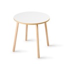 Круглый детский стол белого цвета.