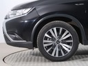 Mitsubishi Outlander 2.0, Serwis ASO, Automat Wyposażenie - bezpieczeństwo ASR (kontrola trakcji) Kamera cofania Poduszka powietrzna kierowcy ABS Poduszka powietrzna chroniąca kolana ESP (stabilizacja toru jazdy) Poduszka powietrzna pasażera Czujnik deszczu Poduszki boczne przednie Isofix