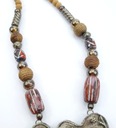S9 Vintage Indický dlhý náhrdelník koraly z dreva s príveskom Etno Značka bez marki