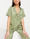 Olivová saténová pyžamová košeľa defekt 40 Výstrih špic