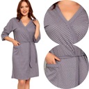 Женский ванный халат, привязанный без капюшона перед коленом весла