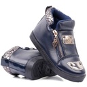 Кроссовки на плоской подошве для девочек темно-синего цвета, удобные.