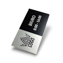 ЛЮБАЯ ГРАВИРОВОЧНАЯ КОМПАНИЯ, ЗНАК НА ТАБЛИЧКЕ С ЛОГОТИПОМ