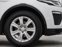 Land Rover Range Rover Evoque TD4, Salon Polska Wyposażenie - komfort Tapicerka skórzana Wielofunkcyjna kierownica Elektrycznie ustawiane fotele Elektrycznie ustawiane lusterka Wspomaganie kierownicy Podgrzewane przednie siedzenia Podgrzewana przednia szyba Elektryczne szyby przednie Elektryczne szyby tylne