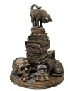 КОШКИ НА КНИГАХ НА СТОЛЕ ВОЛШЕБНИКА КИТКИ v
