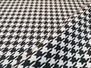Обивочная ткань велюр с геометрическим принтом, материал «гусиная лапка» черно-белый