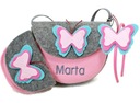 Маленькая сумка с именем, светло-розовая, с бабочкой и повязкой на голову-бабочка.