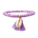 Эластичный браслет фиолетового цвета с бусинами, бусинами из ракушек каури и кисточкой.