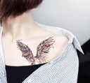 Tatuaż tymczasowy papuga kolorowy ptak ostry rys rozłożyste skrzydła dziub