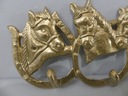 Zlatý liatinový záves s tromi koňmi podkovy Výška produktu 13 cm