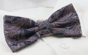 Мужской галстук-бабочка и нагрудный платок — Alties — темно-синий с бледно-розовым узором
