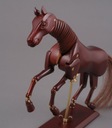 Деревянная модель маленькой лошадки для раскрашивания рисунков.
