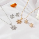 Набор золотых звезд, снежинок, рождественской елки и Санта-Клауса