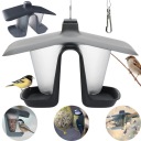 Кормушка для птиц на балюстраде