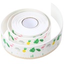 Очистите и приклейте отделочные планки для пола Decor из ПВХ.