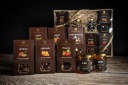 Большой подарочная корзина из жиров и конфет.