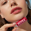 NIVEA CHERRY SHINE Ochranný rúž na pery čerešňový farebný 4,8g Vlastnosti hydratačné