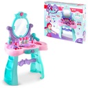 Туалетный столик с зеркалом и аксессуарами