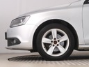 VW Jetta 2.0 TDI, Serwis ASO, Klima, Klimatronic Wyposażenie - komfort Wielofunkcyjna kierownica Elektrycznie ustawiane lusterka Elektryczne szyby tylne Elektryczne szyby przednie Wspomaganie kierownicy