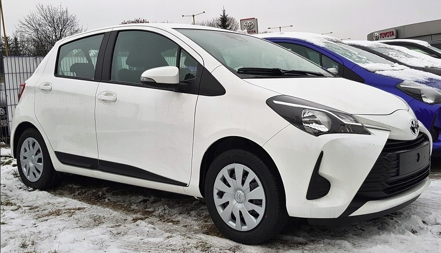 LISTWY BOCZNE LISTWY DRZWI TOYOTA YARIS FL 2017