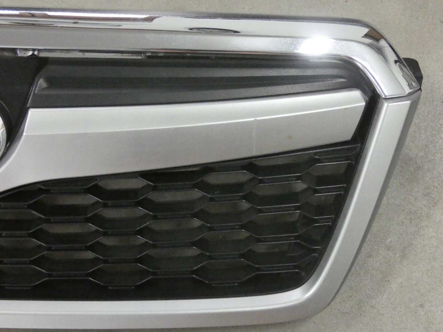 Subaru Forester SF Kühlergrill FRONTGRILL Kühlergitter - Thumbnail 4