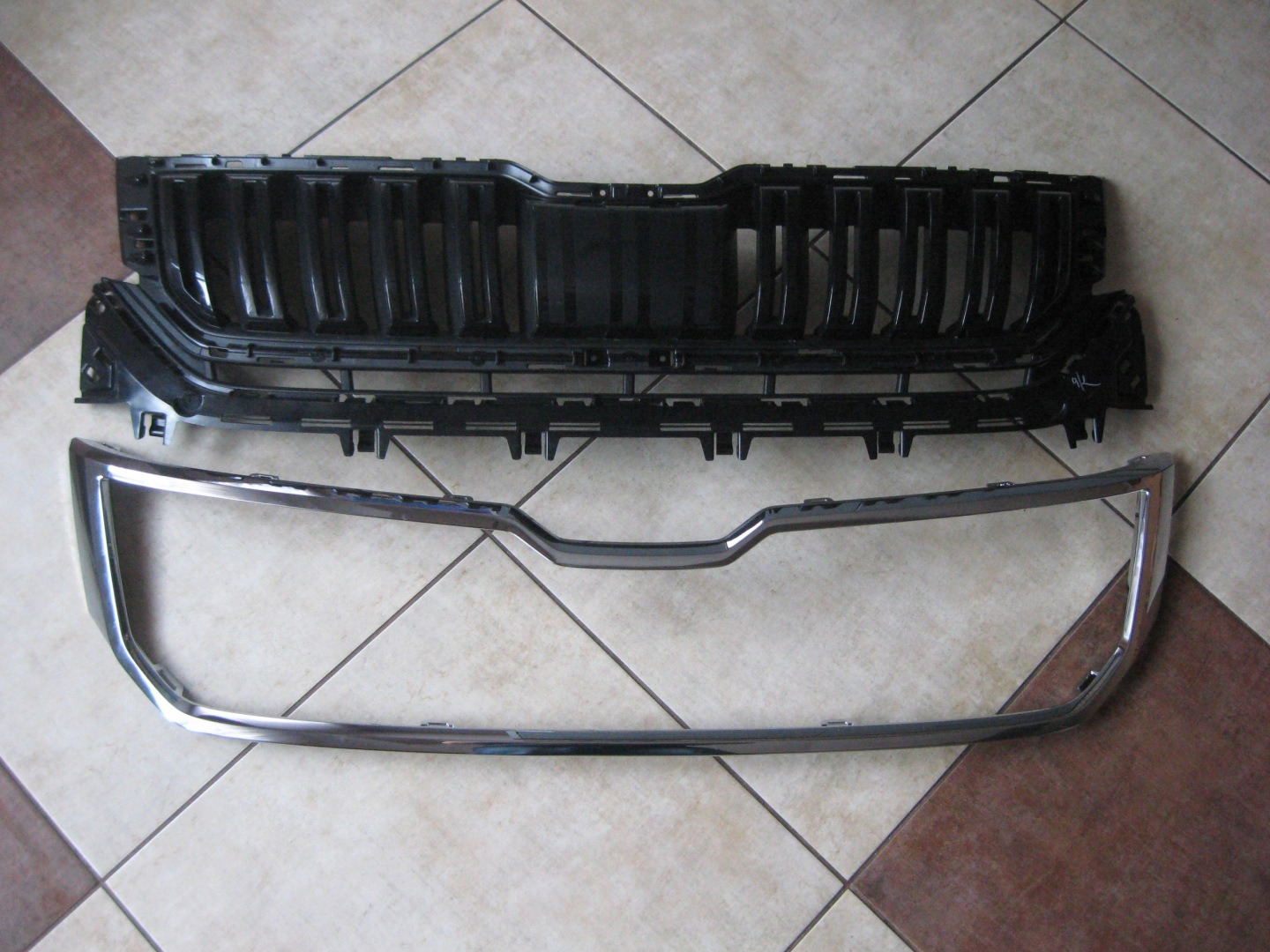 Skoda Kodiaq 565 Kühlergrill FRONTGRILL Kühlergitter 565853653A - Thumbnail 2