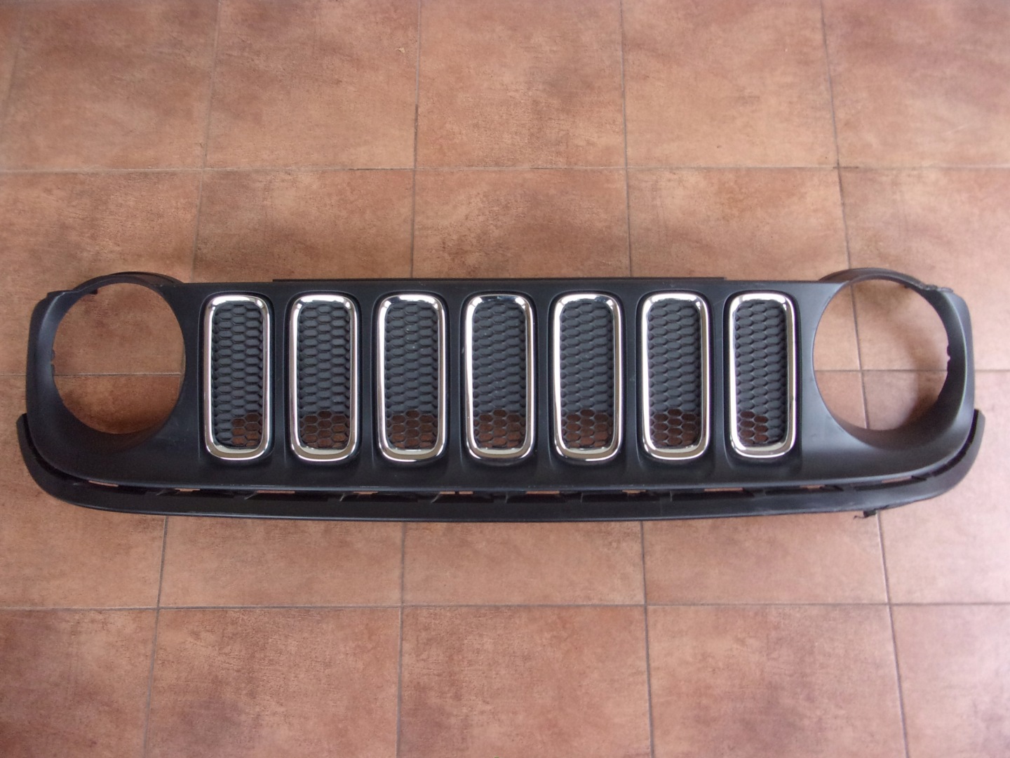 Jeep Renegade BU Kühlergrill FRONTGRILL Kühlergitter 73558782 - Thumbnail 1
