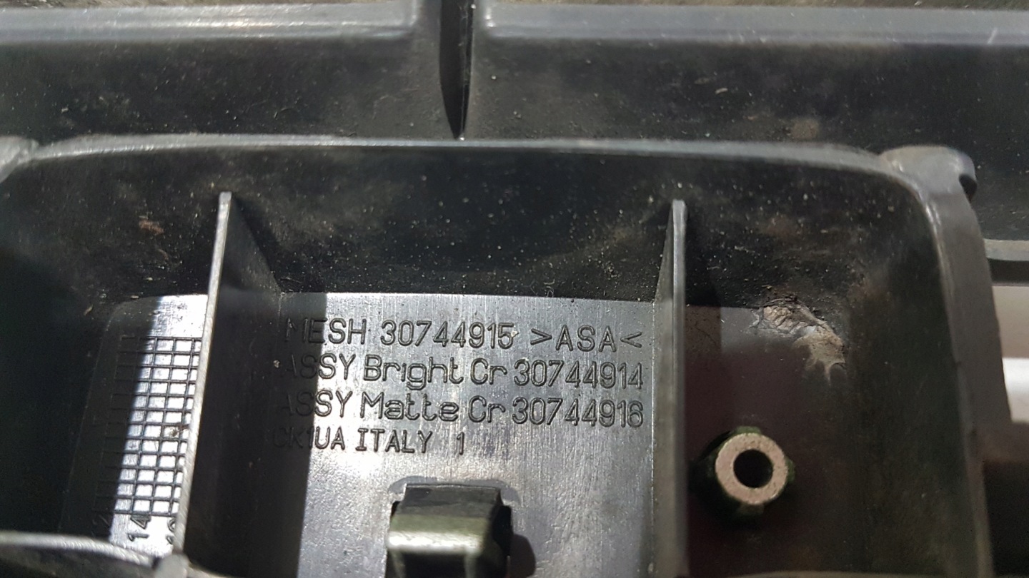 Volvo S40/S50/V40/V50 S40 Kühlergrill FRONTGRILL Kühlergitter 30744915 - Thumbnail 9