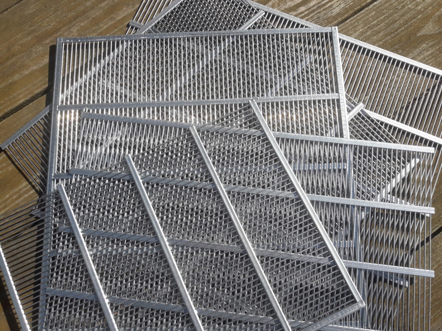 Декоративная металлическая решетка на пол