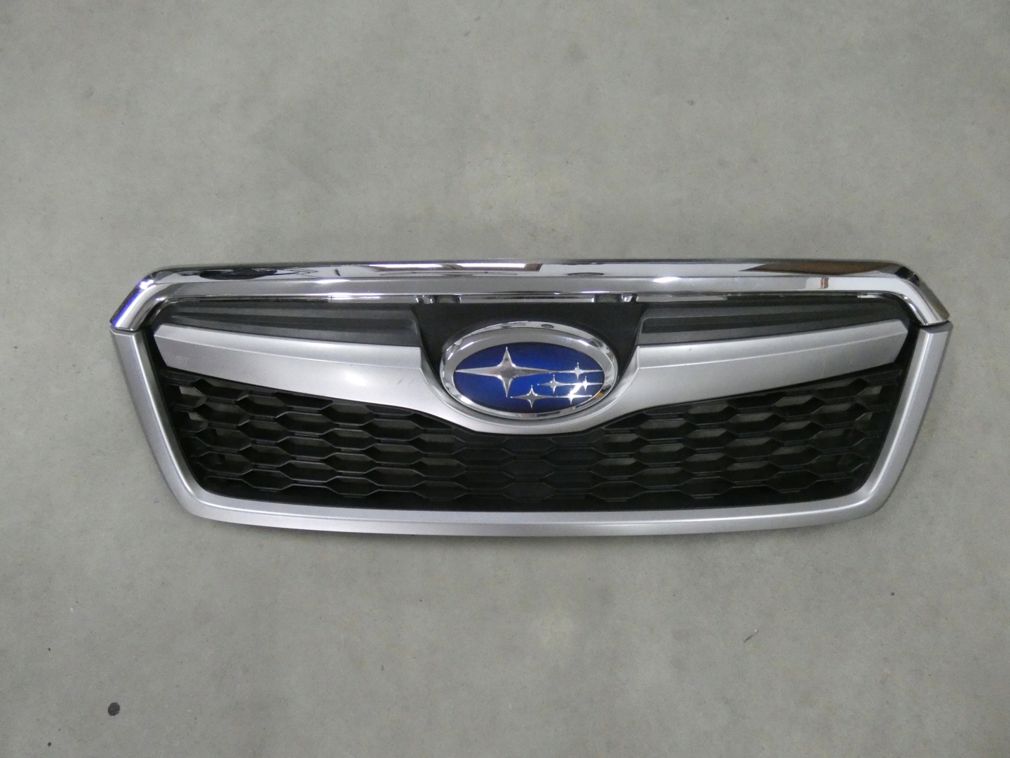 Subaru Forester SF Kühlergrill FRONTGRILL Kühlergitter - Thumbnail 1