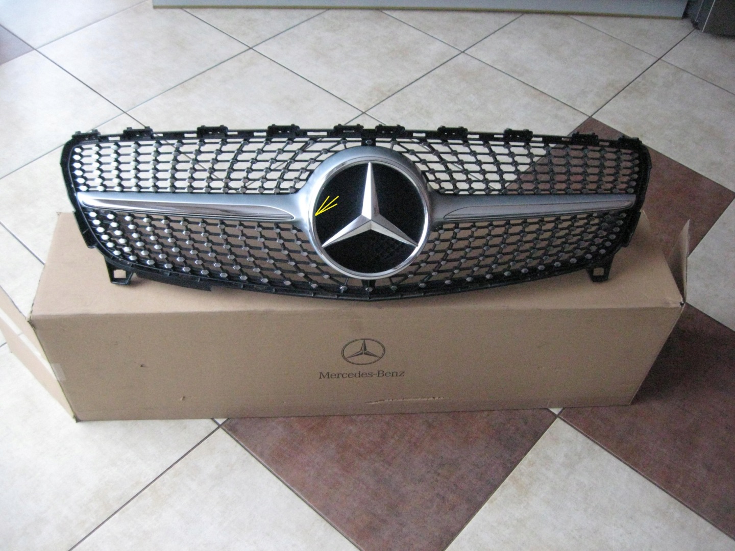Mercedes-Benz A-Klasse W176 Kühlergrill FRONTGRILL Kühlergitter A1768807600 - Thumbnail 1
