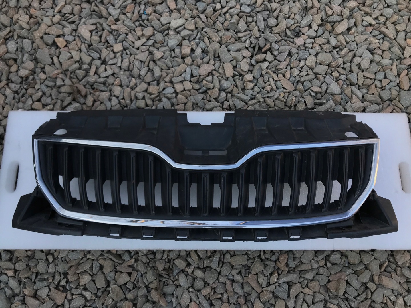 Skoda Fabia 6V0 Kühlergrill FRONTGRILL Kühlergitter 6V0853653FA - Thumbnail 1