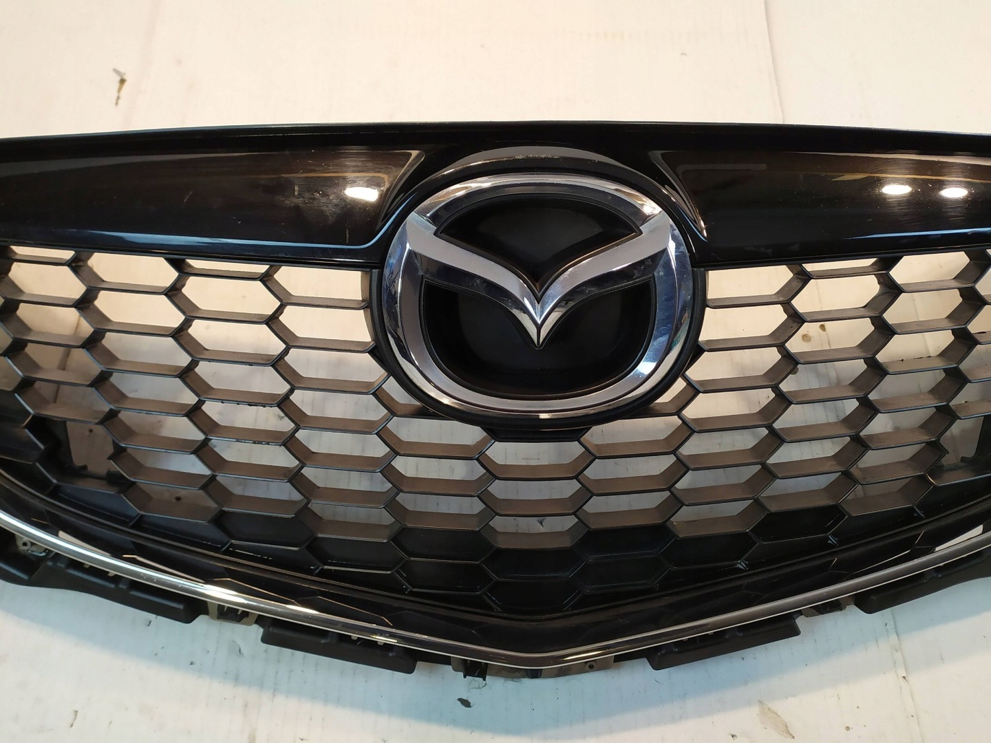 Mazda CX-5 KF Kühlergrill FRONTGRILL Kühlergitter KD4550712 - Thumbnail 4
