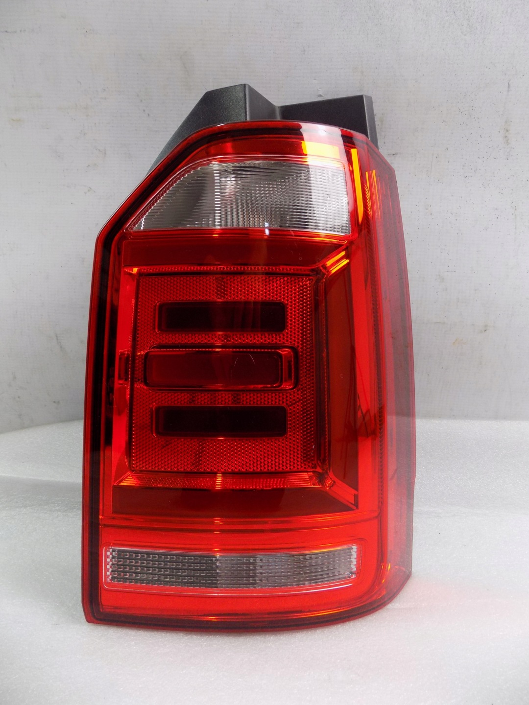 VW Transporter T6 Rückleuchte 7E0945208E Rearlamp - Thumbnail 1