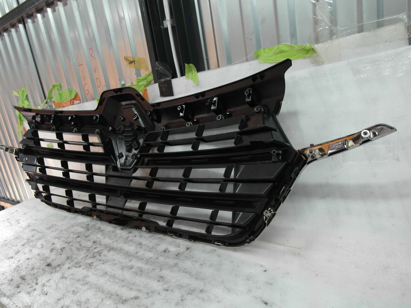Renault Trafic L Kühlergrill FRONTGRILL Kühlergitter 623103743R - Thumbnail 7