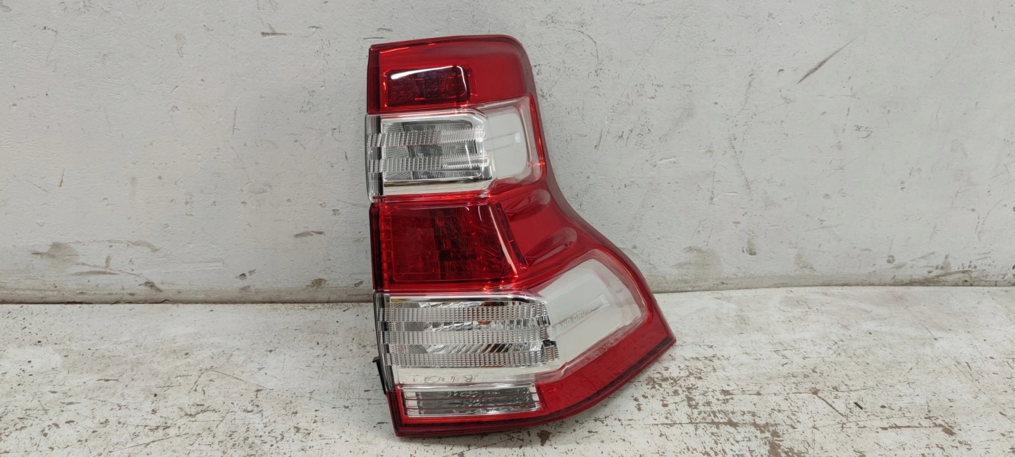Toyota Land Cruiser J7/J9/J12/J15/J25 J15 Rückleuchte 52R6015260 Rearlamp - Thumbnail 1