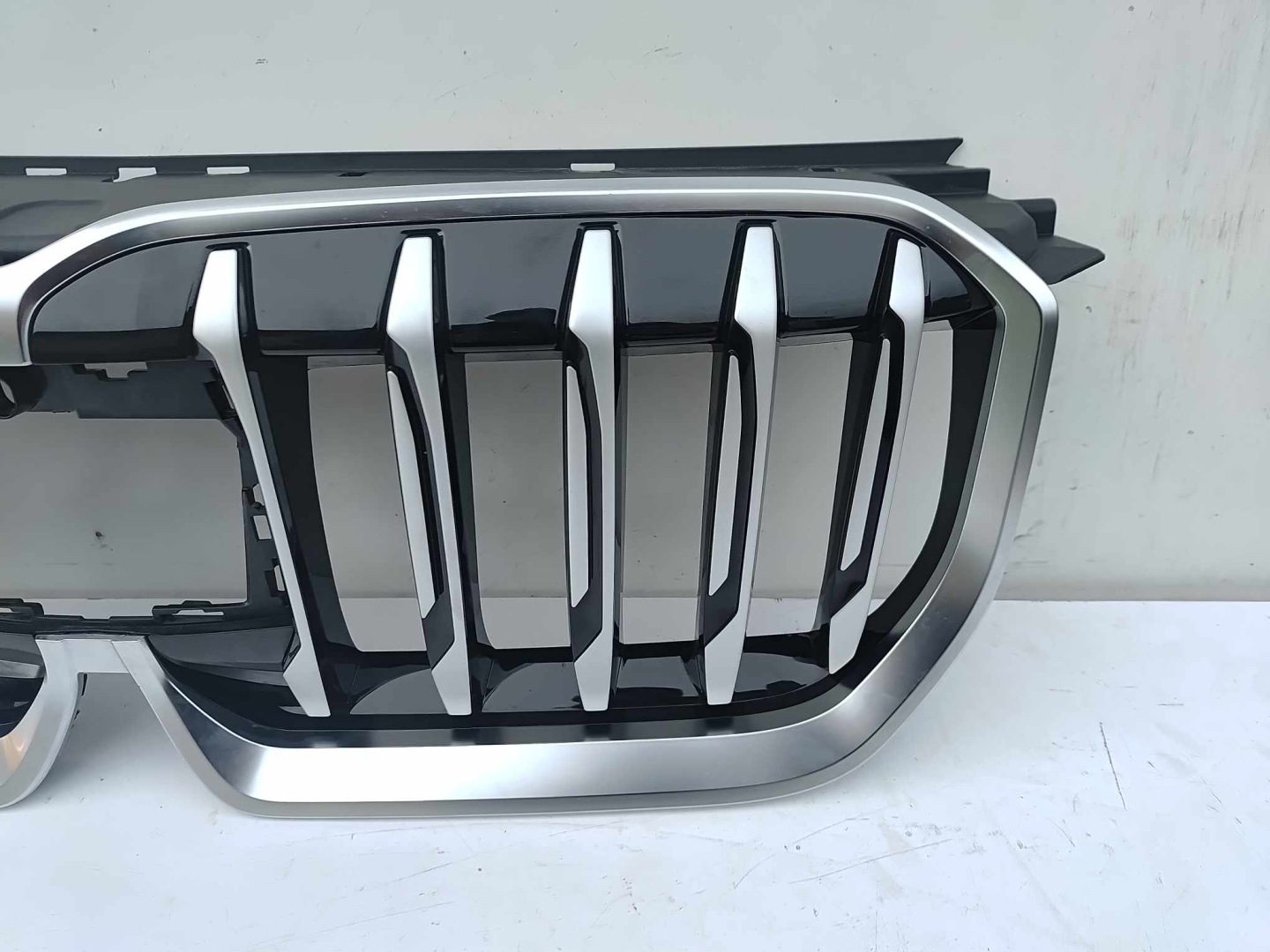 BMW X1 U11 Kühlergrill FRONTGRILL Kühlergitter 9880301 - Thumbnail 5