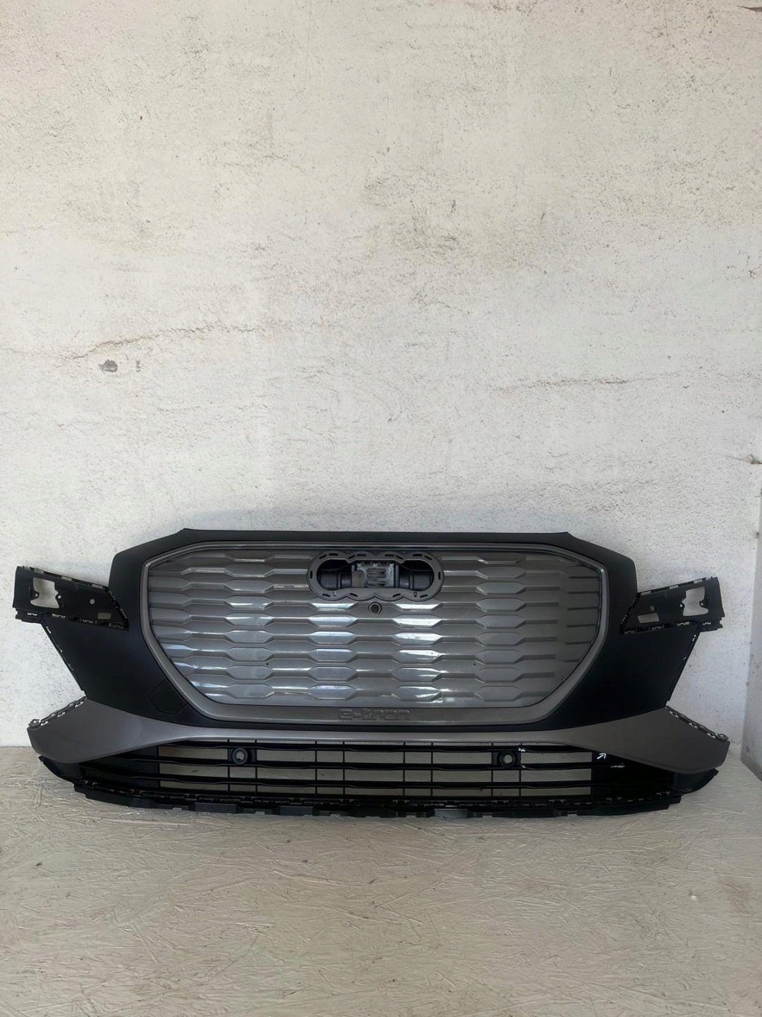 Audi Q4 Kühlergrill FRONTGRILL Kühlergitter - Thumbnail 1