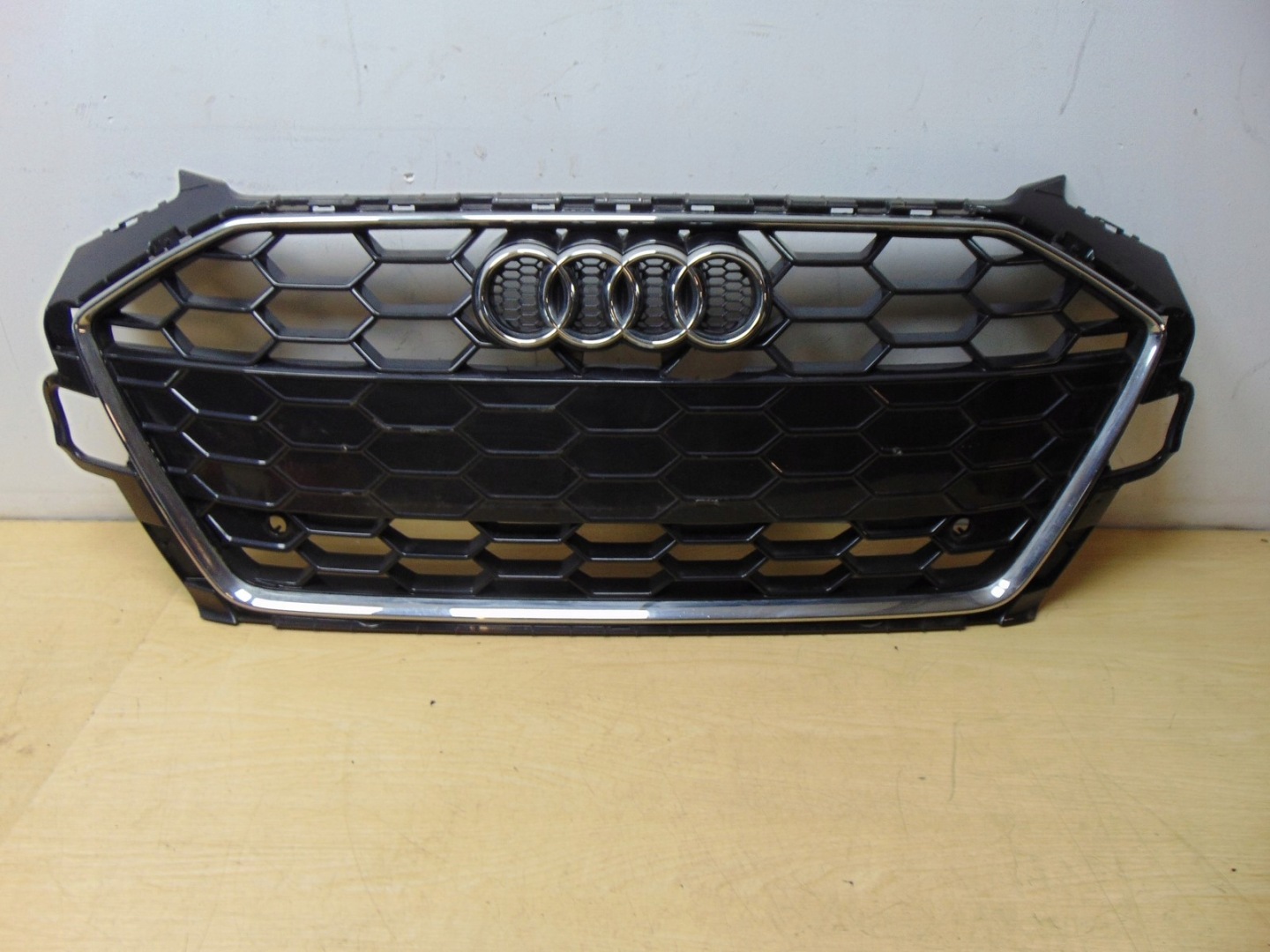 Audi A4 B9 Kühlergrill FRONTGRILL Kühlergitter 8W0853651EB - Thumbnail 1
