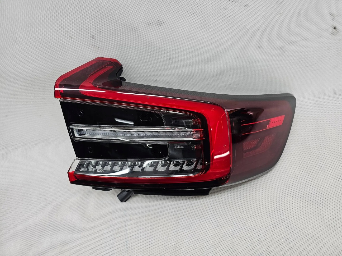 Volvo C40 Rückleuchte 32365667 Rearlamp - Thumbnail 1