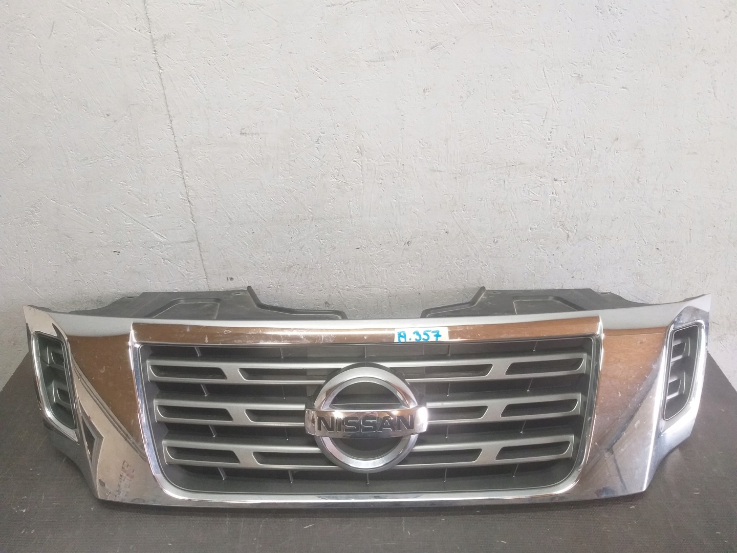 Nissan NP300 D22 Kühlergrill FRONTGRILL Kühlergitter 623104KJ0C - Thumbnail 1