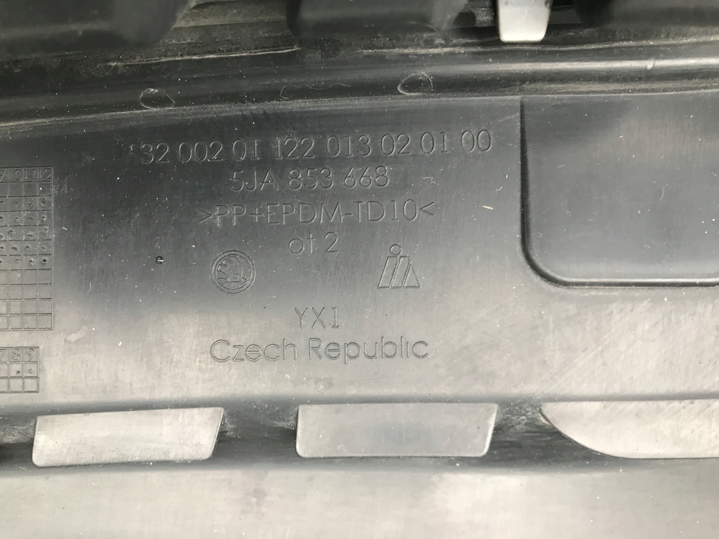 Skoda Rapid Roomster 5J Kühlergrill FRONTGRILL Kühlergitter - Thumbnail 3