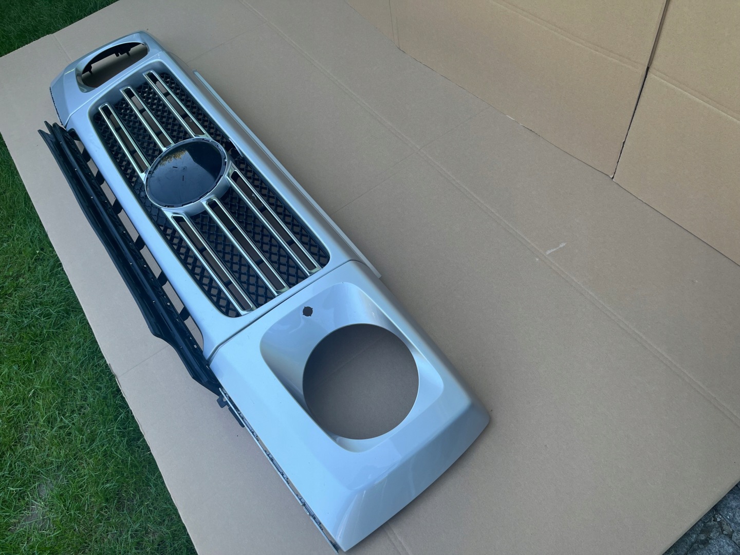 Mercedes-Benz C-Klasse W202 Kühlergrill FRONTGRILL Kühlergitter A4638880400 - Thumbnail 4