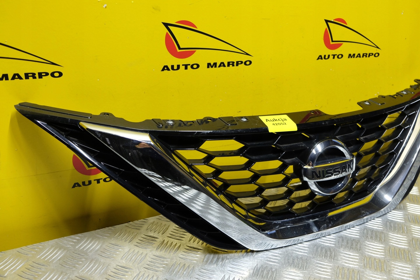 Nissan Sentra Kühlergrill FRONTGRILL Kühlergitter 623103YU0A - Thumbnail 4