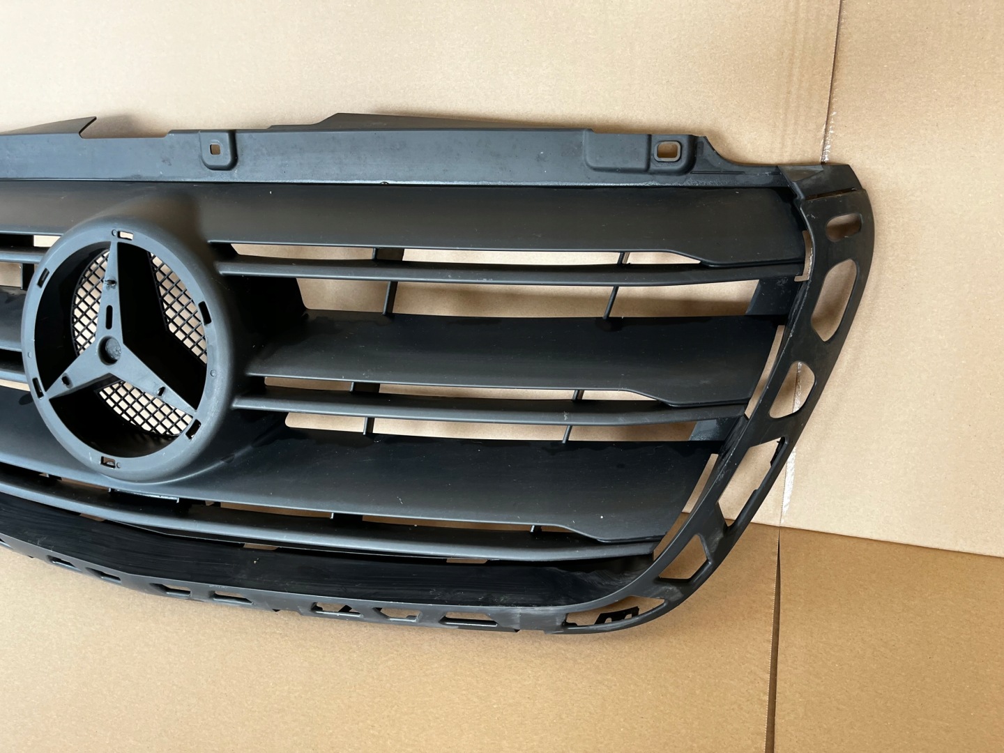 Mercedes-Benz Sprinter W910 Kühlergrill FRONTGRILL Kühlergitter A9108852800 - Thumbnail 4