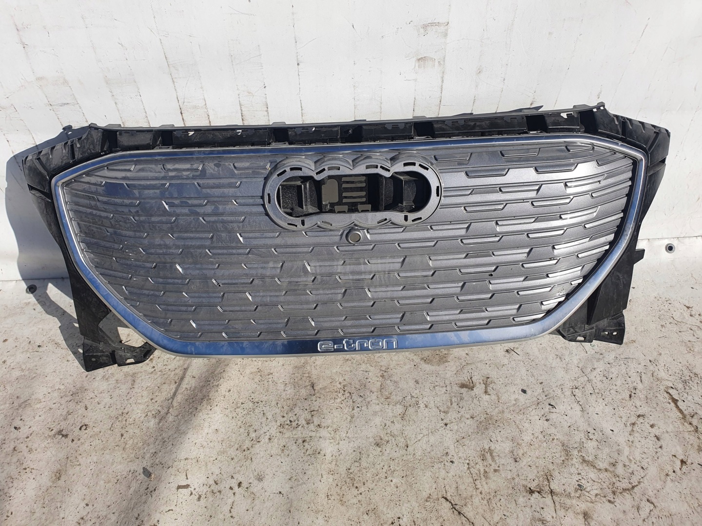 Audi Q4 Kühlergrill FRONTGRILL Kühlergitter 89A807233 - Thumbnail 1