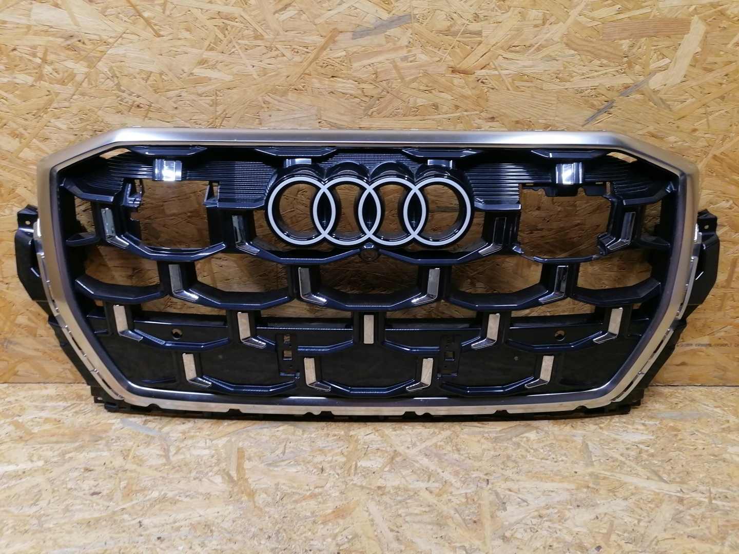 Audi Q7 Kühlergrill FRONTGRILL Kühlergitter 4M0853651BM - Thumbnail 1