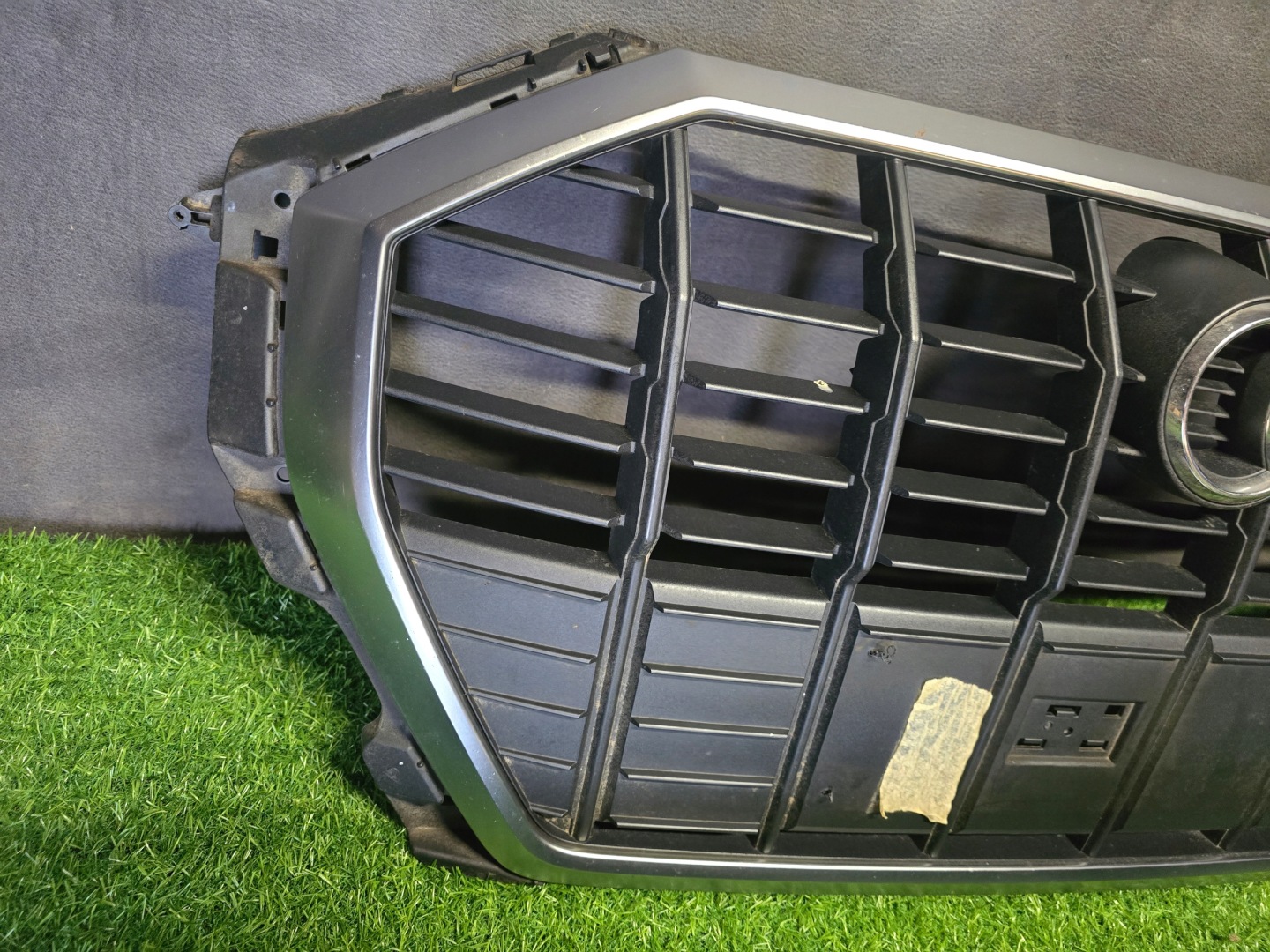 Audi Q3 Kühlergrill FRONTGRILL Kühlergitter 83A853651 - Thumbnail 5